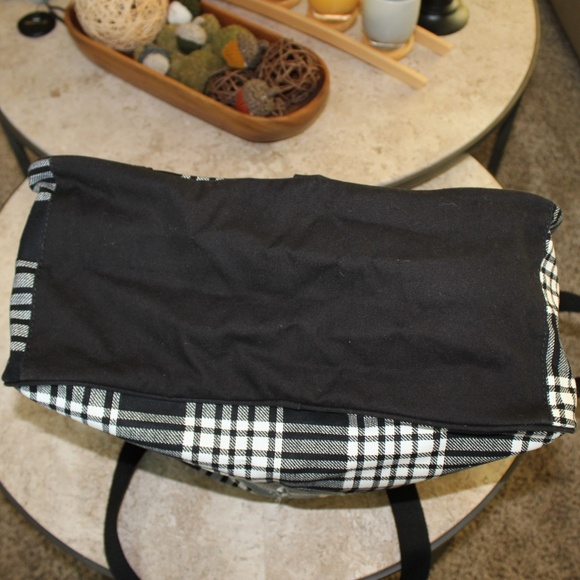 Away for the Weekender Travel Bag - Picture 8 of 12